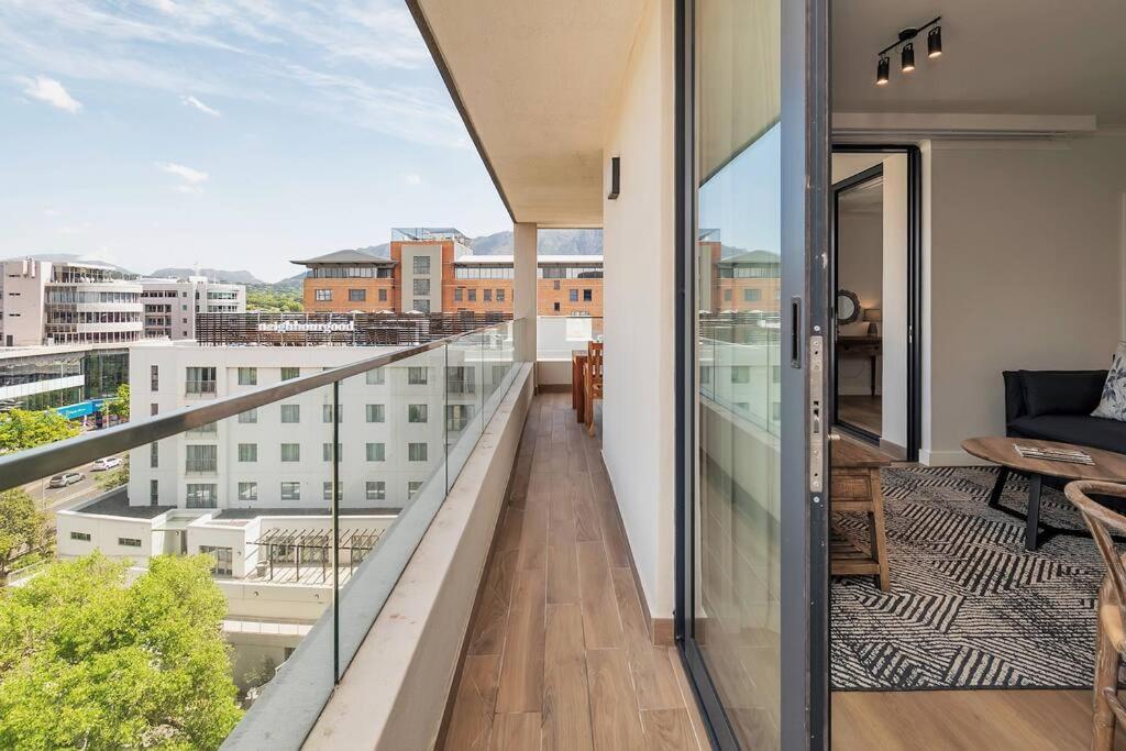 Rooftop With Breathtaking Views Of Table Mountain. *