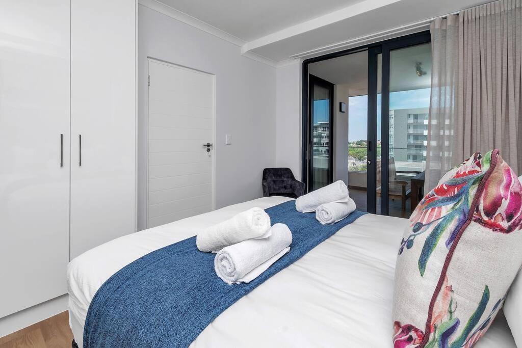 Rooftop With Breathtaking Views Of Table Mountain. * Cape Town