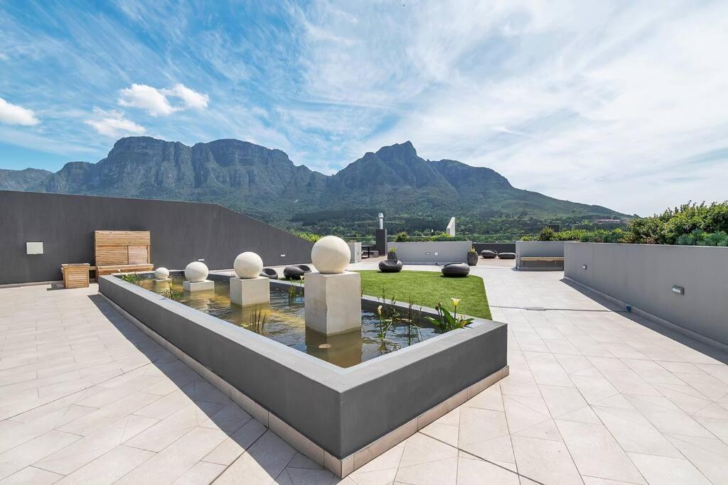 Rooftop With Breathtaking Views Of Table Mountain. *